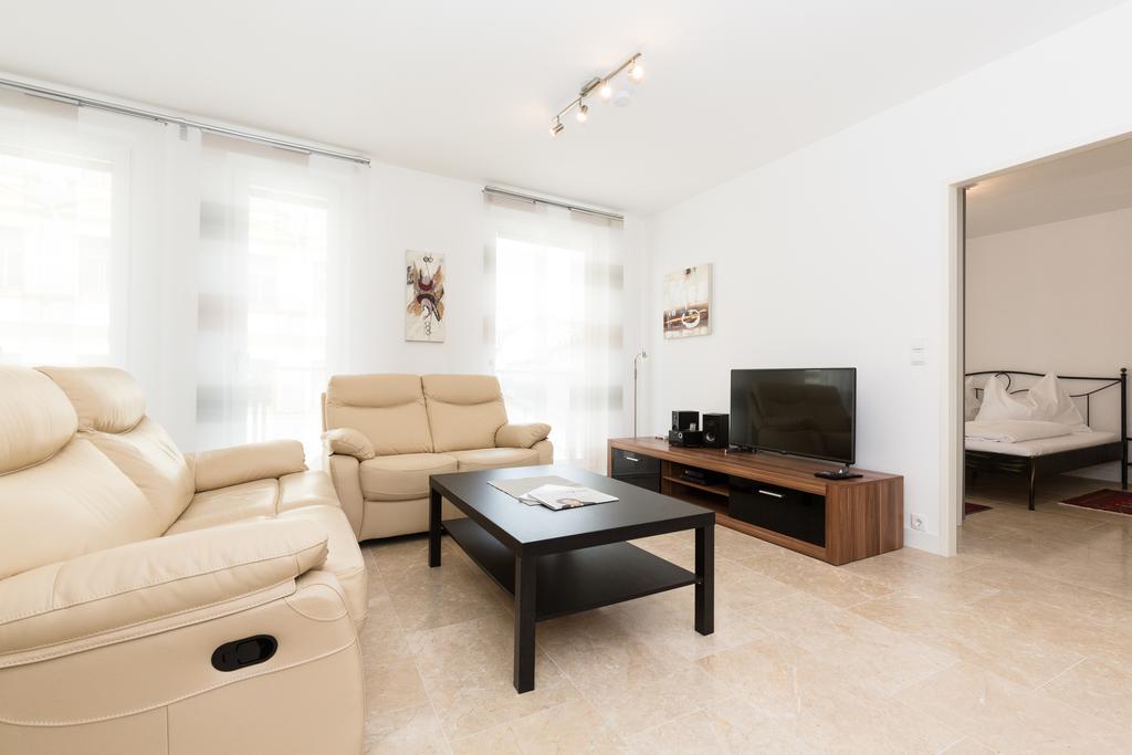 Rafael Kaiser - Paros Apartment - Contactless 24H Check-In Vienna Esterno foto